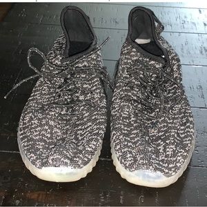 Excellent Preowned Condition Glide Kicks Sneakers Size 11. Very Comfortable